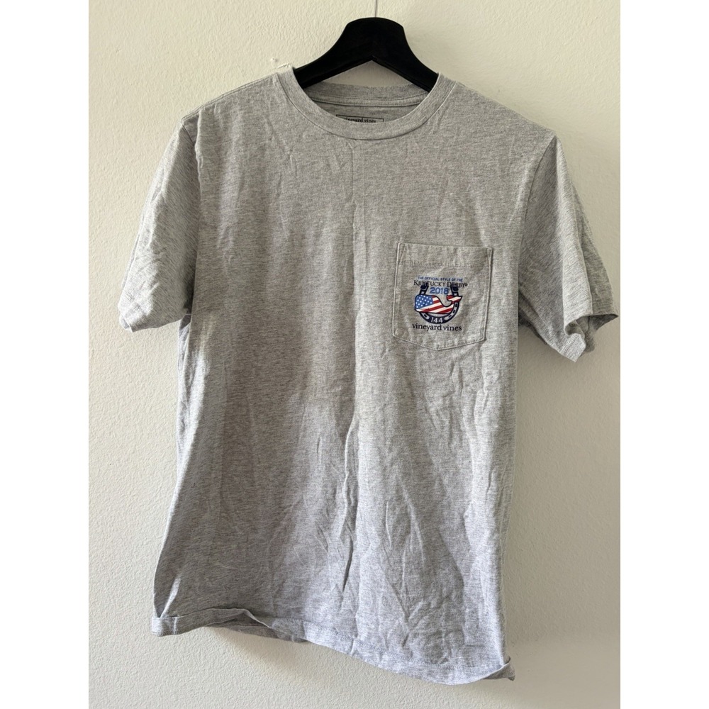 Vineyard Vines Kentucky Derby 144 T-Shirt XS Gray Pocket Tee 2018 American Flag
